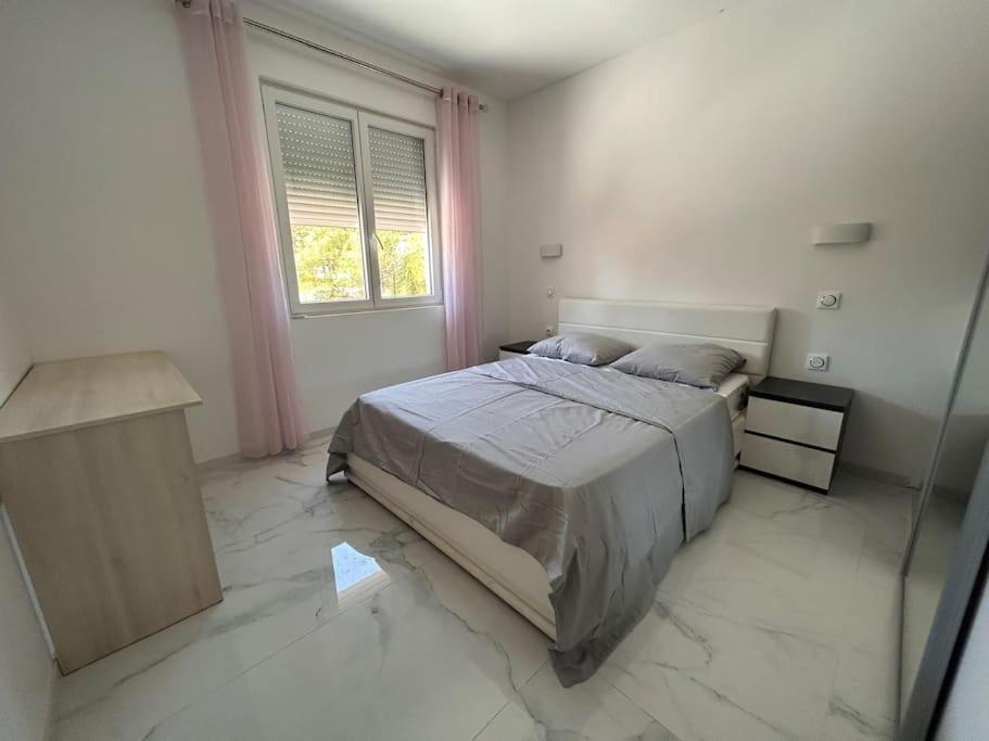 Apartment 3 Chambres, Refait A Neuf, Piscine, Proche Et Gare