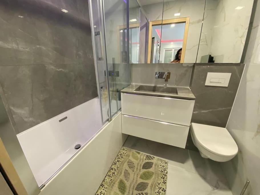 3 Chambres, Refait A Neuf, Piscine, Proche Et Gare Cagnes-sur-Mer